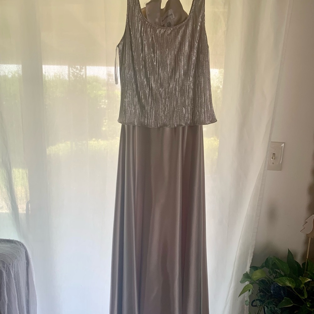 Women’s wedding/evening gown